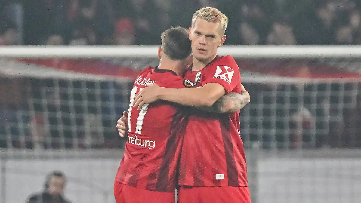 Nächster Erfolg für Lukas Küber (l.) und Matthias Ginter in der Europa League? RTL überträgt das Spiel FC Bologna gegen SC Freiburg LIVE in Free-TV und Stream
