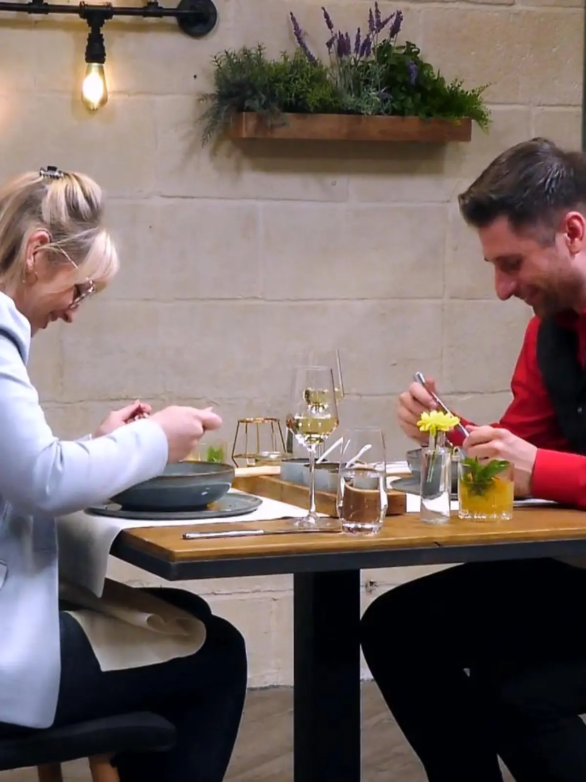 Bild zu: "Edin denkt schon über ein zweites Date nach"