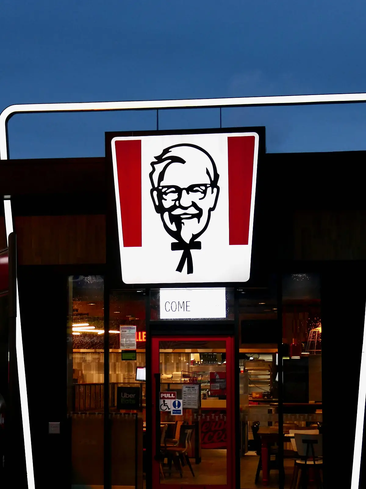 Bild zu: "Leiche liegt 30 Stunden im Klo! Dreifach-Vater stirbt in Fastfood-Restaurant"