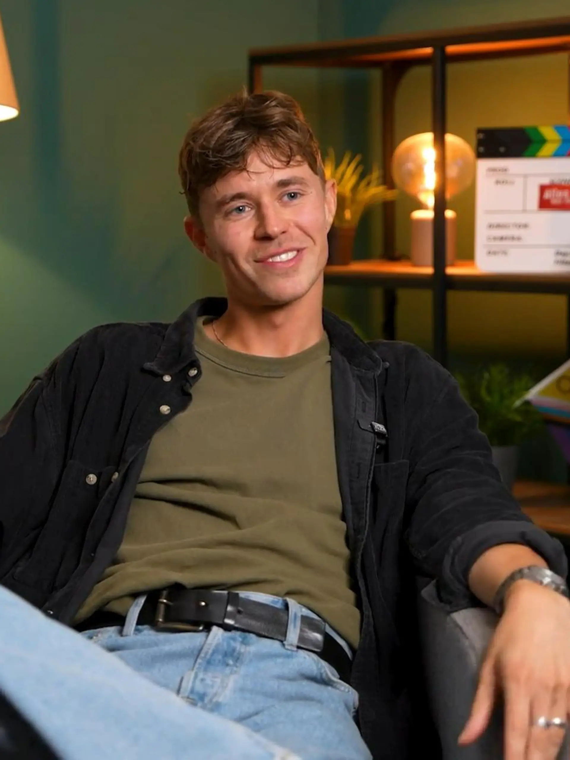 Robin Schick spielt Elias Berg. 