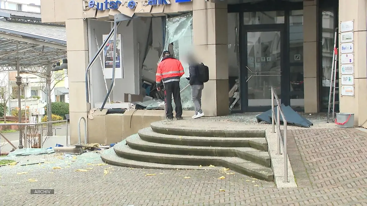Prozessauftakt gegen vier Geldautomatensprenger Sogenannte „Audi-Bande“ vor Gericht in Wuppertal