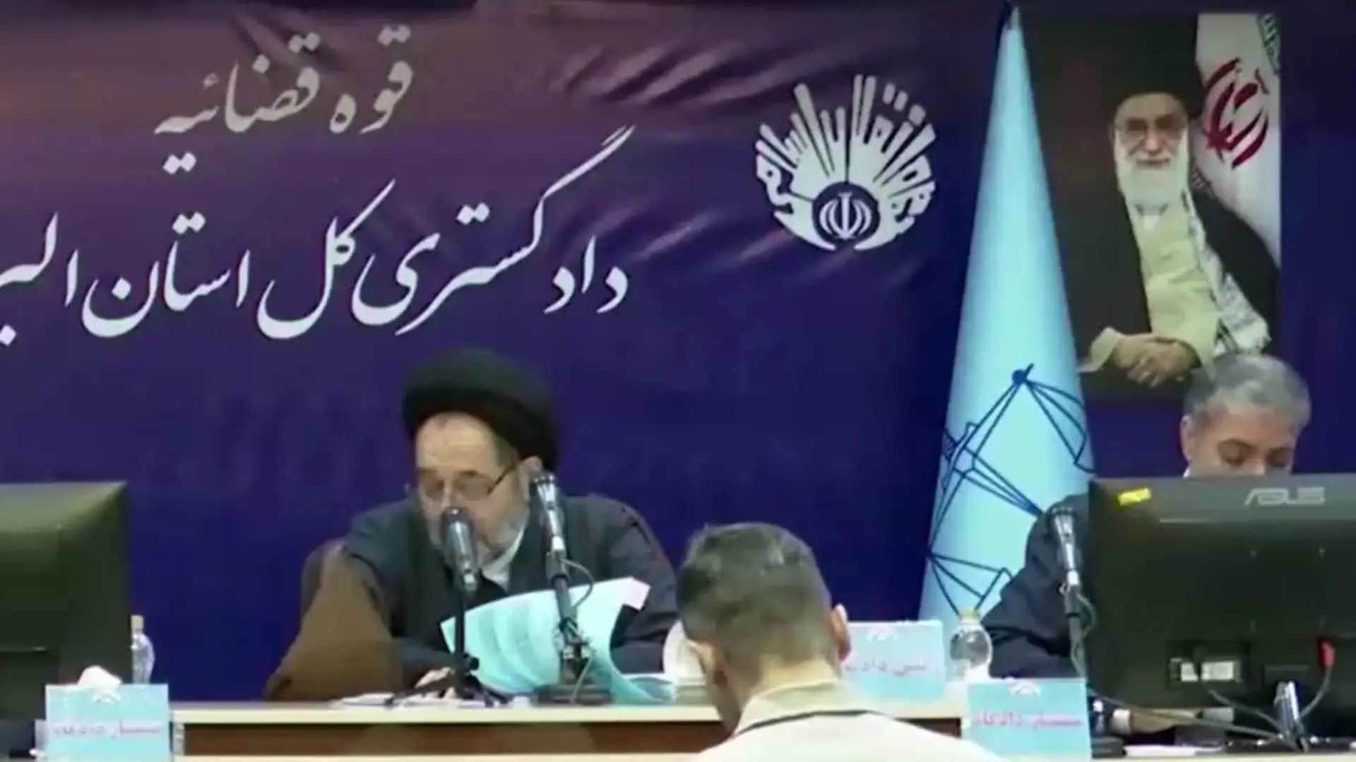 Die Gerichtsprozesse im Iran wurden als Scheinprozesse kritisiert.
