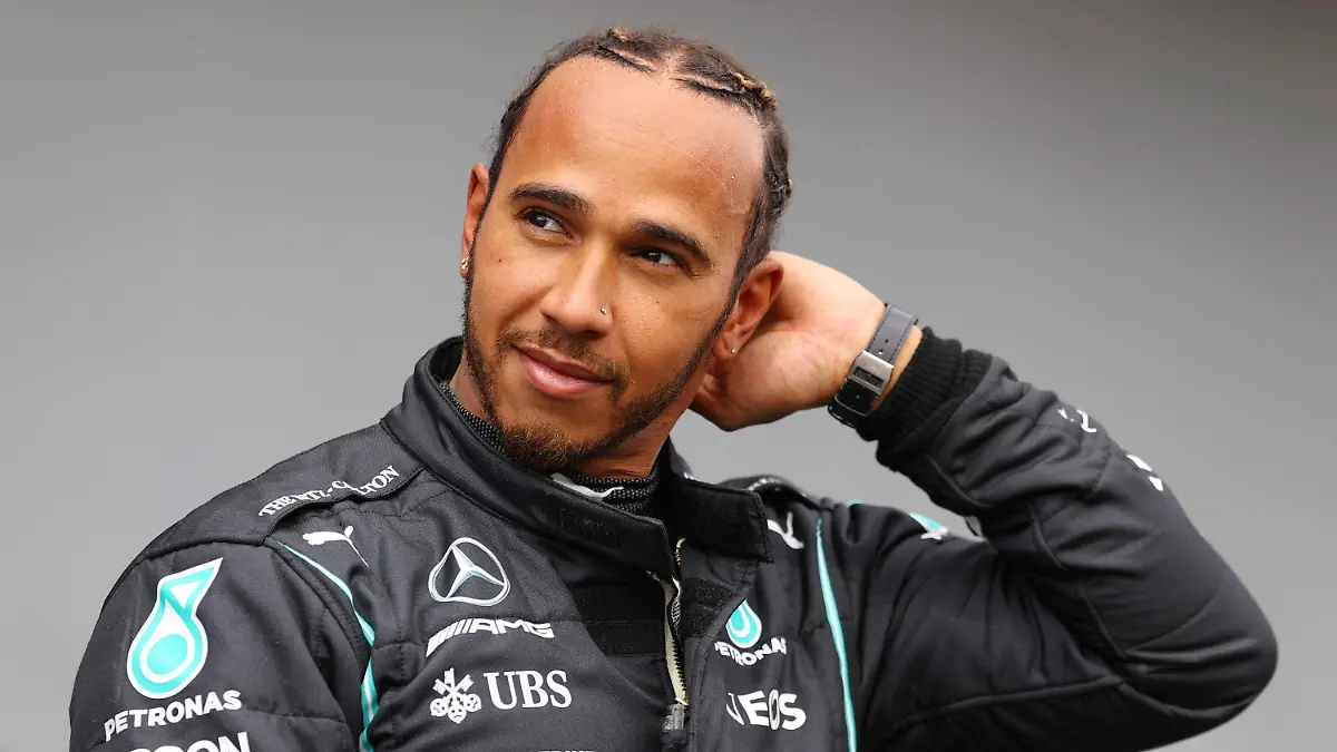 ARCHIV - 17.04.2021, Italien, Imola: Motorsport: Formel-1-Weltmeisterschaft, Grand Prix der Emilia-Romagna, 3. Freies Training: Lewis Hamilton aus Großbritannien vom Mercedes-AMG Petronas F1 Team. (zu dpa «Lewis Hamilton unterstützt Social-Media-Boykott») Foto: Bryn Lennon/Getty POOL/AP/dpa +++ dpa-Bildfunk +++