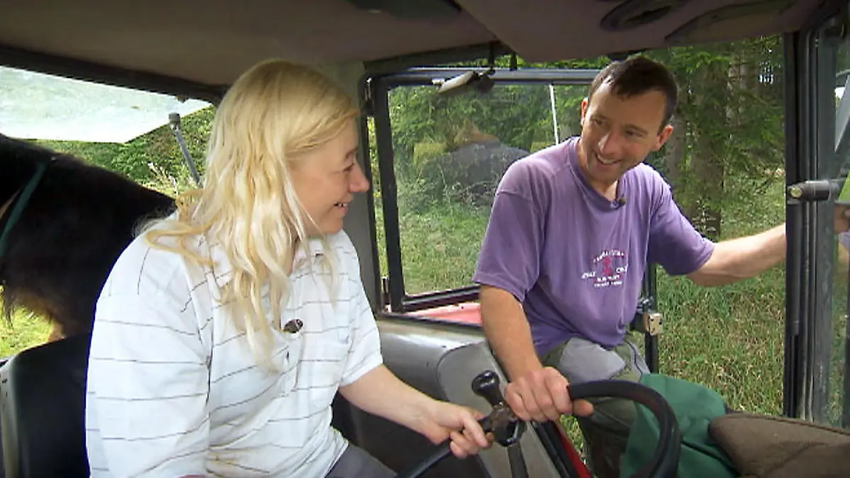 Beinah-Unfall mit Rainers Trecker Heike gibt Vollgas