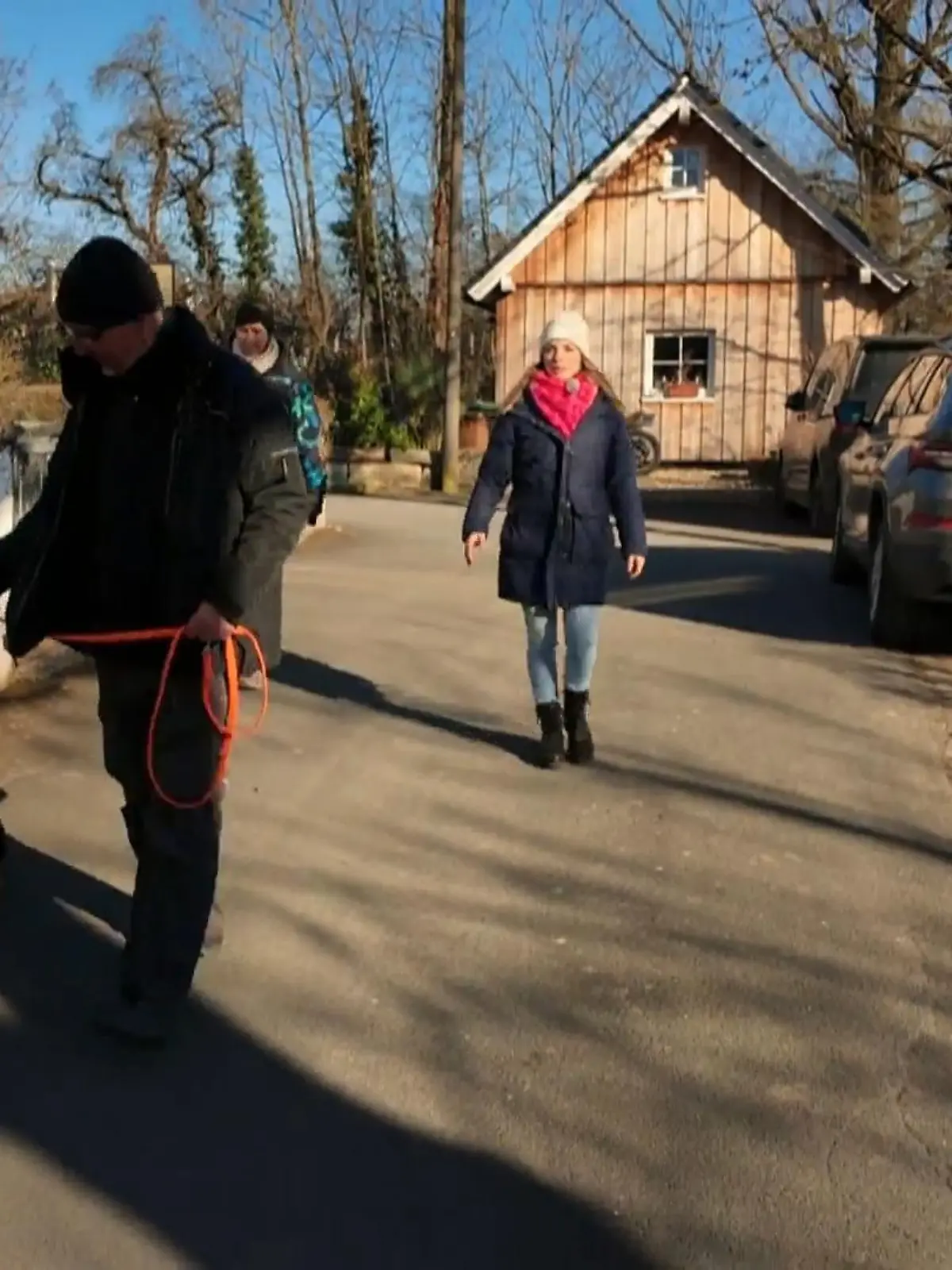 Bild zu: "Bobby macht Fortschritte beim Spaziergang"