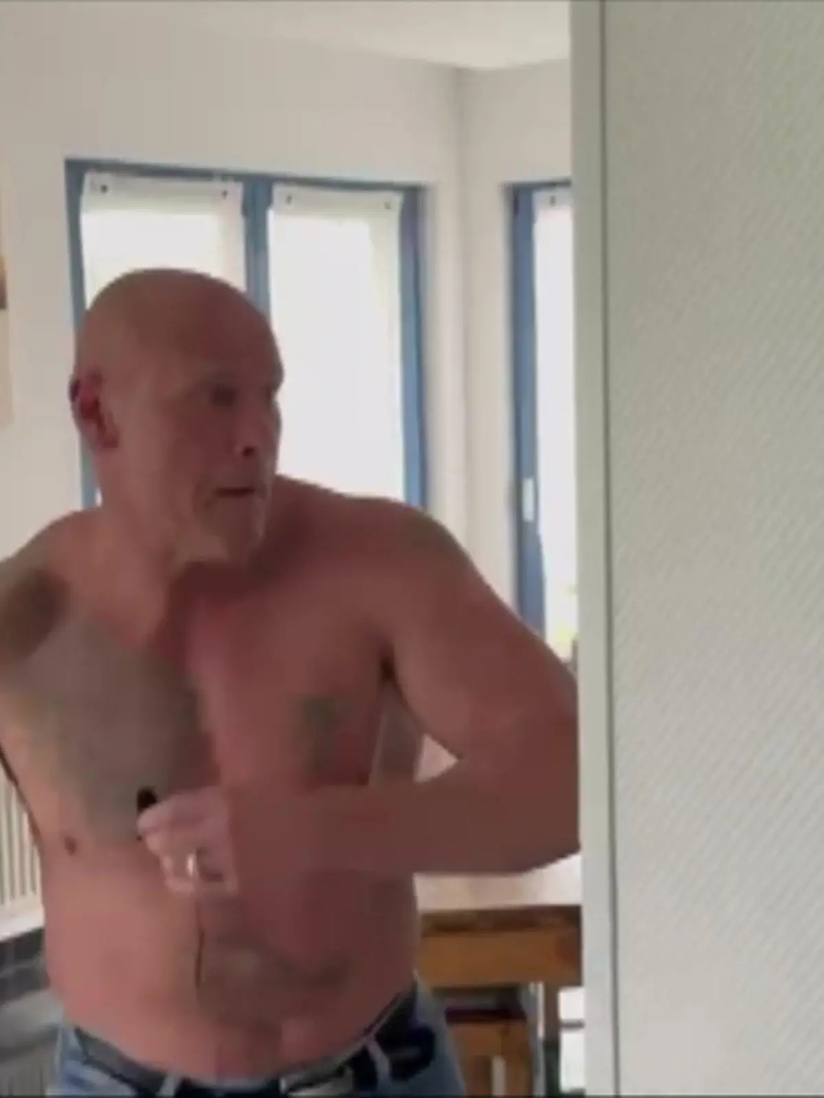 Bild zu: "Hier macht er's vor: Thorsten Legat zeigt seine starke rechte Hand"