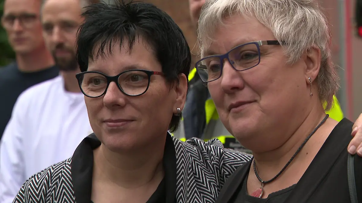 Janet Fütterer verdankt Silke Bruhns ihr Leben, denn die leistet am Arbeitsplatz erste Hilfe als Janet einen Herzstillstand erleidet.