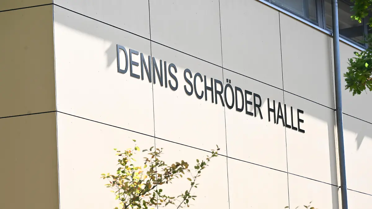Eine Sporthalle in Braunschweig trägt nun den Namen von Dennis Schröder.