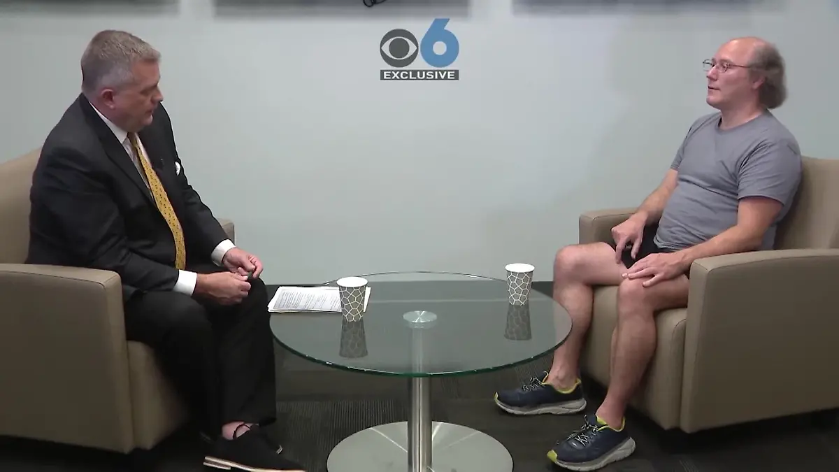 Mitten im TV-Interview! Mann gesteht plötzlich Mord an seinen Eltern Sein Motiv? Gnade!