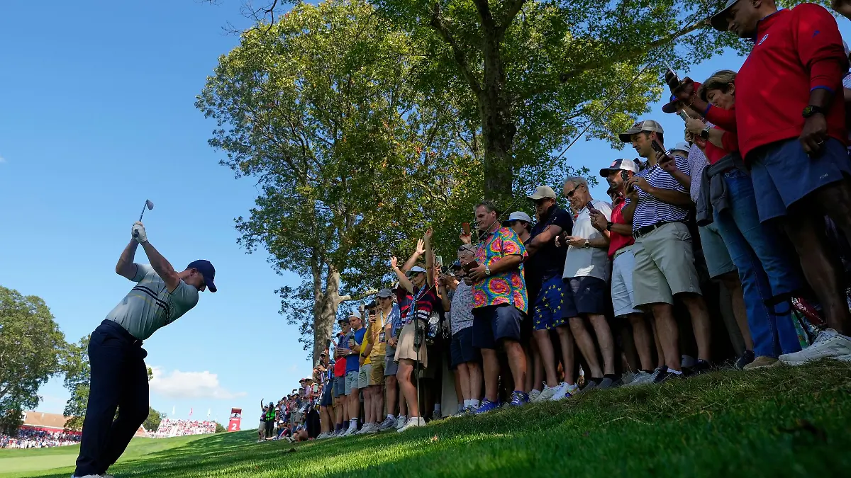 Rory McIlroy sorgt zum Auftakt des Ryder Cups für Aufsehen.