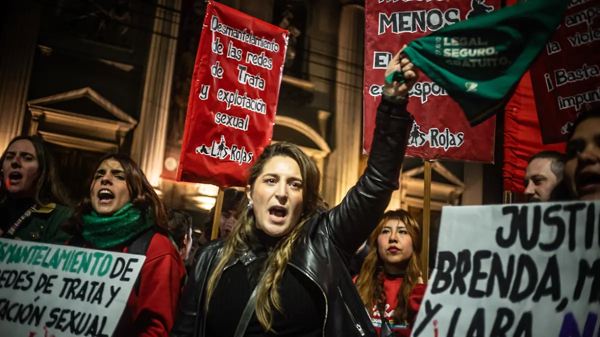 Nach dem dreifachen Femizid von Florencio Varela kam es zu Demonstrationen, bei denen Gerechtigkeit für Morena Verri, Brenda Loreley Del Castillo und Lara Morena Gutiérrez gefordert wurde. 