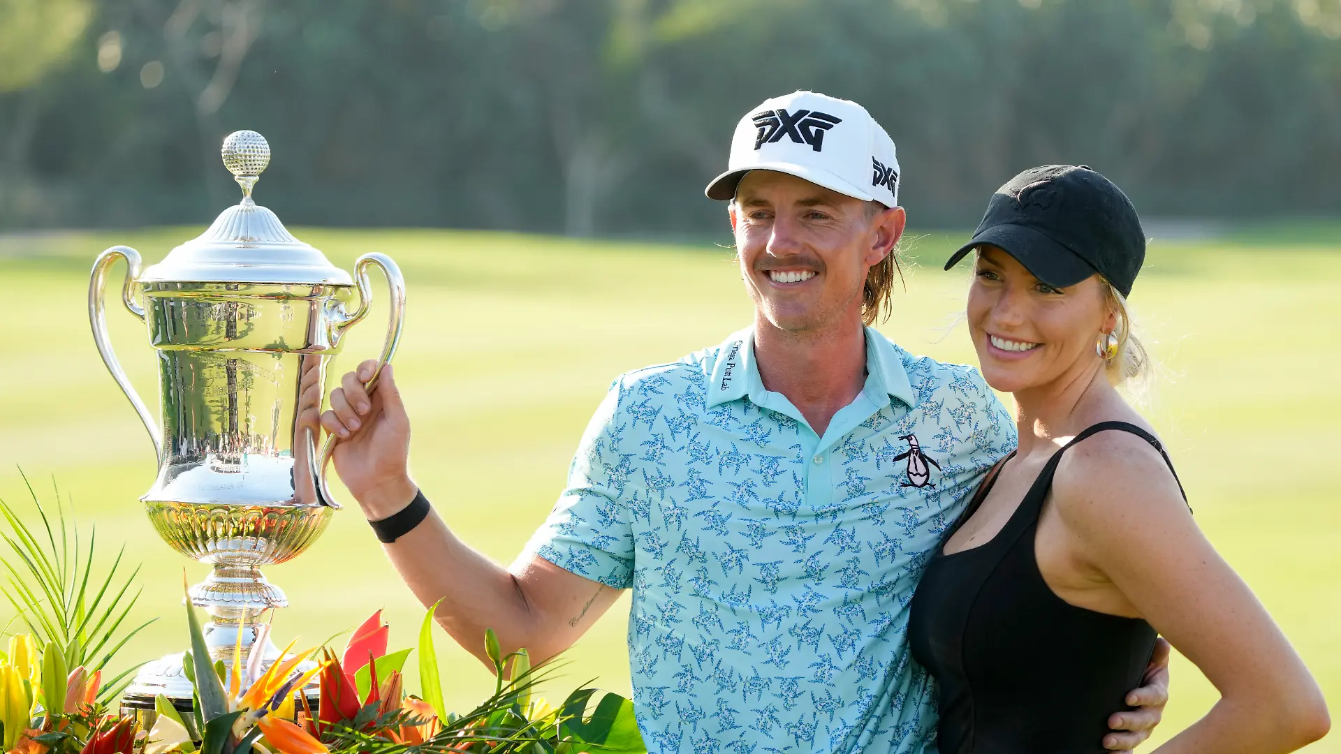Jake Knapp und Freundin Makena White nach seinem Sieg bei den Mexico Open im Februar 2024