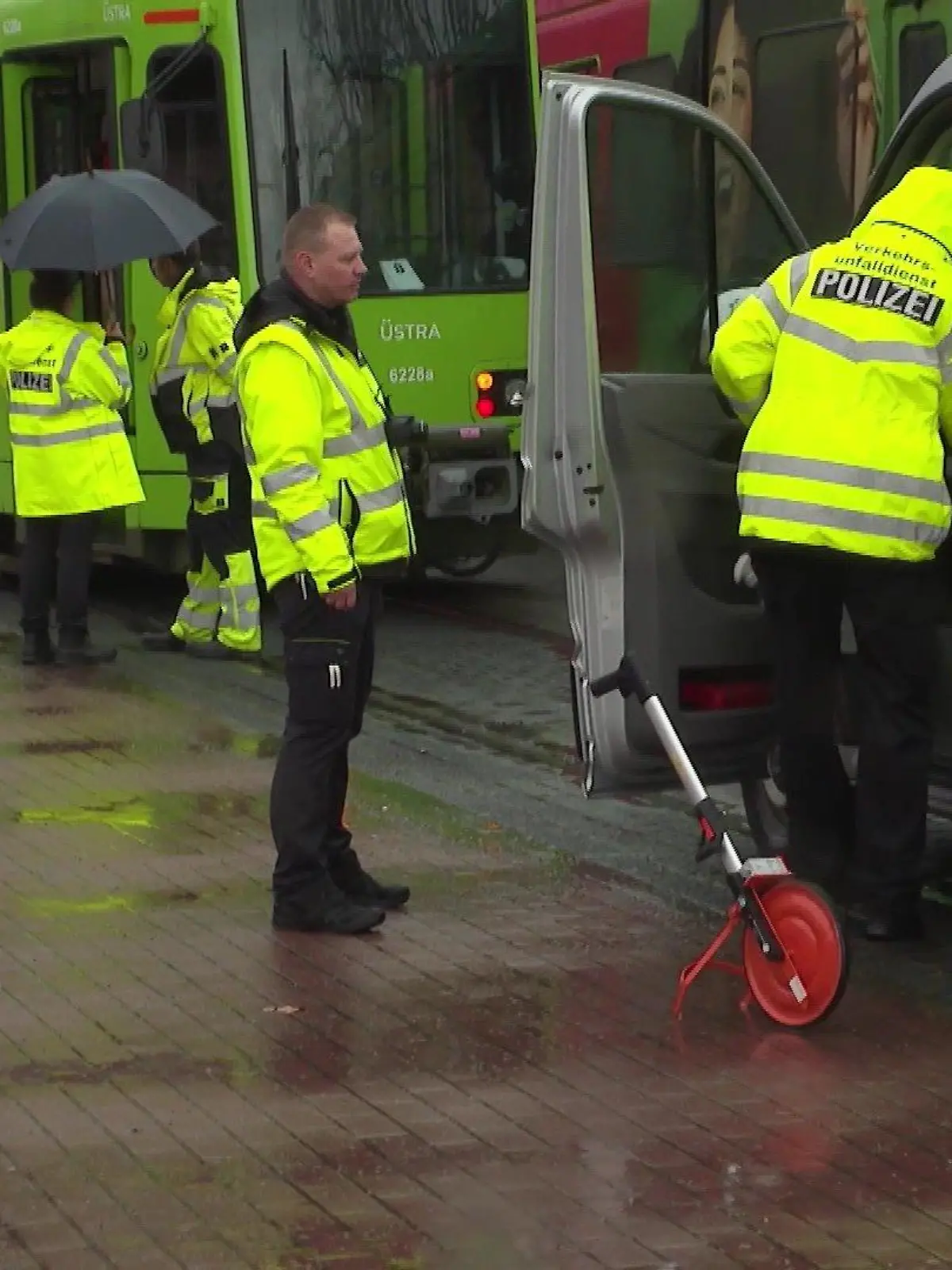 Tödlicher Unfall in Hannover. Mann gerät unter die Stadtbahn.