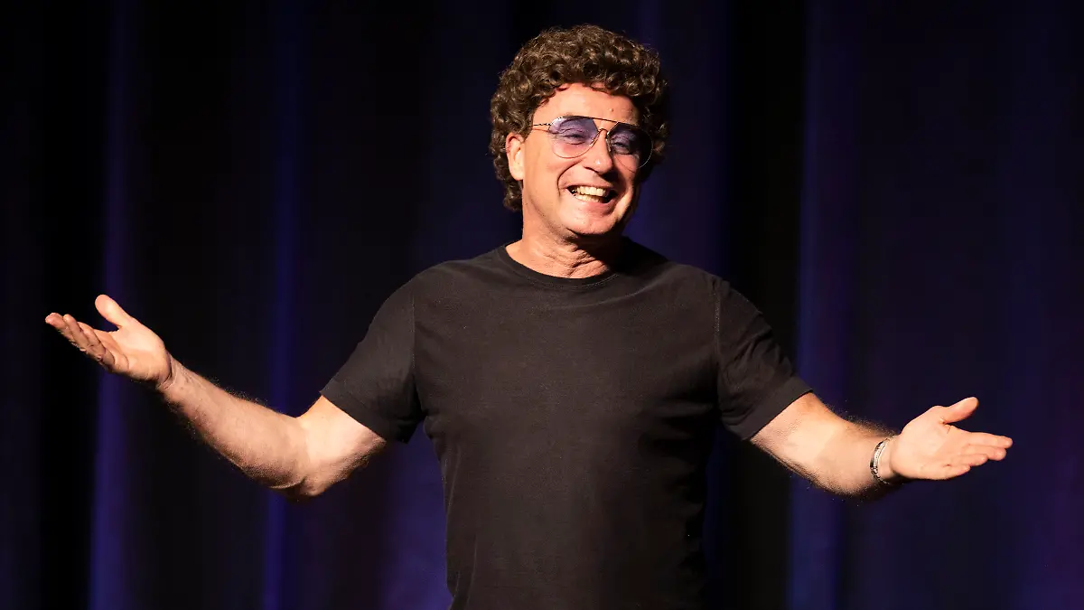 Der Mann hinter Atze Schröder wird 60. Wie ist er ohne Minipli und Piloten-Brille privat?