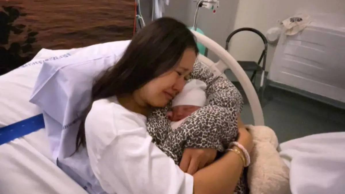 Mutter kämpft nach Eltern-Kompetenztest verzweifelt um Rückgabe von ihrem Baby Behörden nehmen Mutter neugeborenes Baby weg