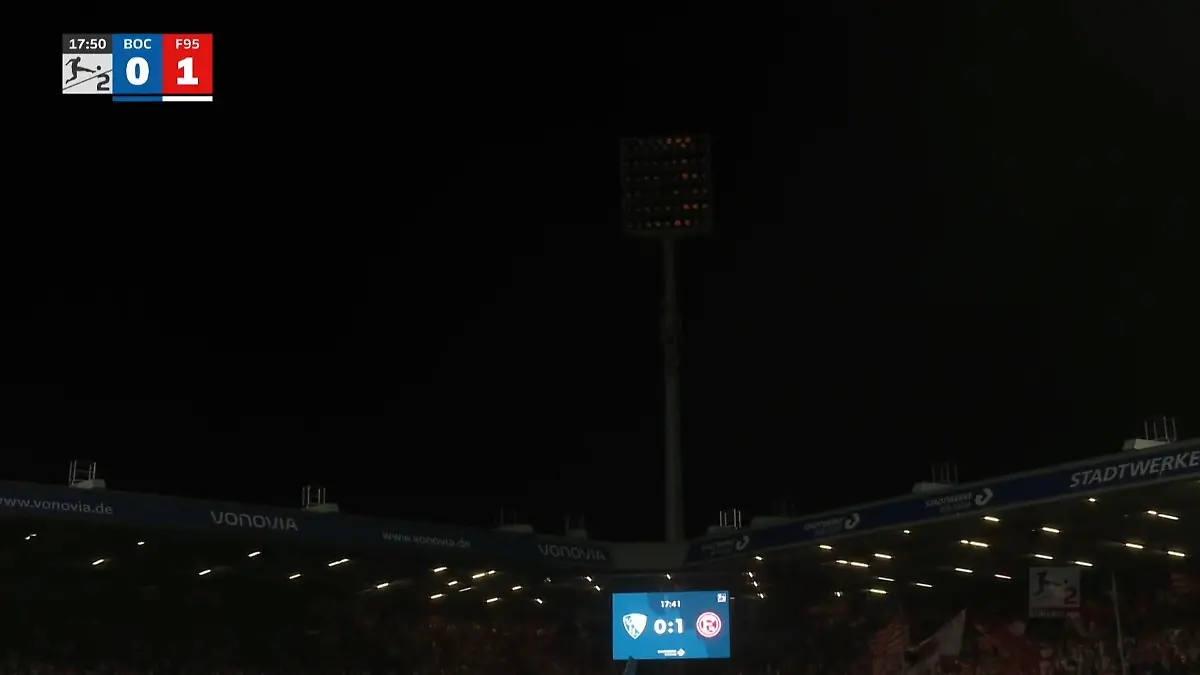 "Ach du Schei*e"! Mitten im Spiel geht im Bochumer Stadion plötzlich das Licht aus Die Zweite Bundesliga bei RTL