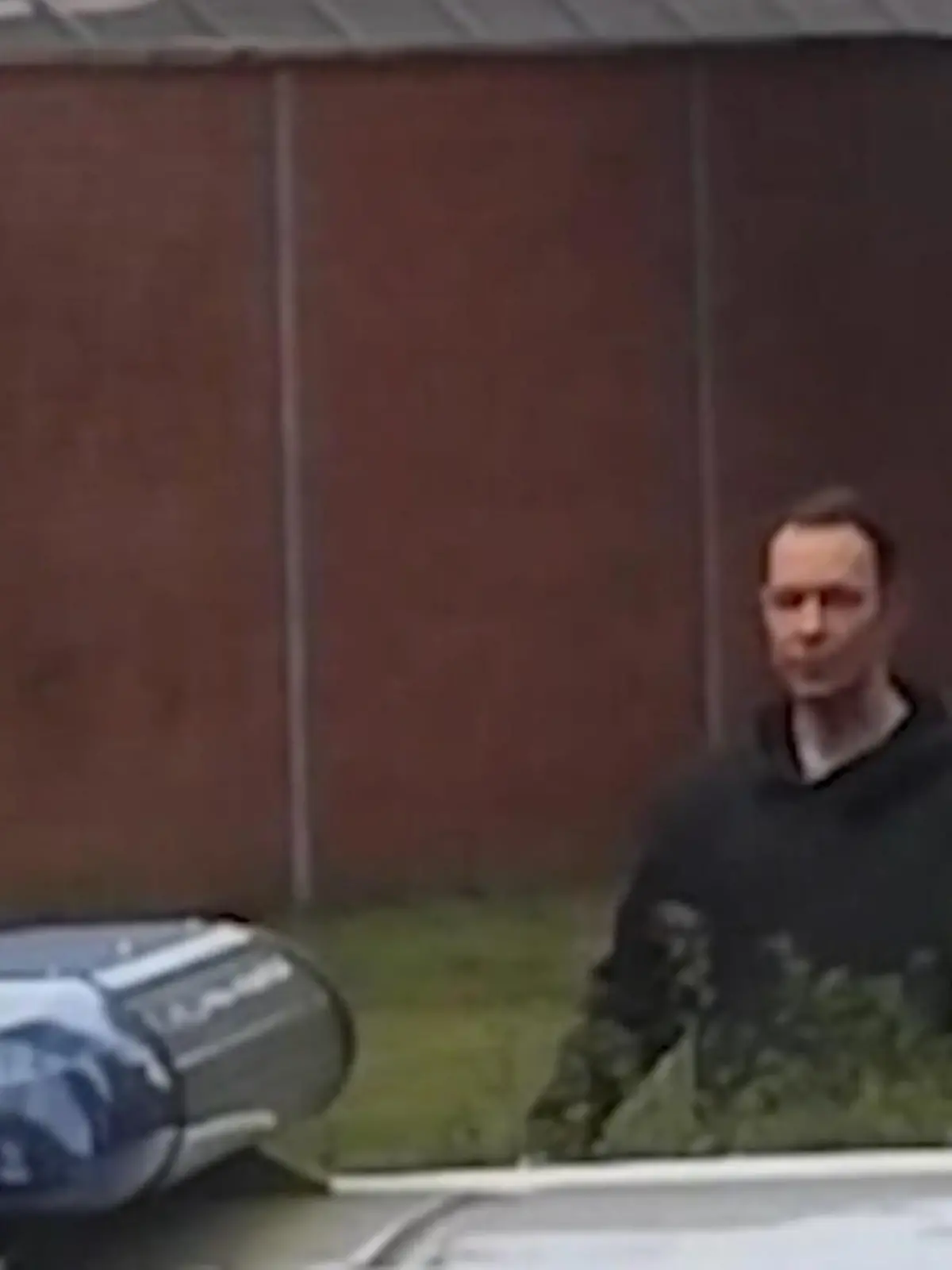 Bild zu: "Polizei holt Christian B. aus Neumünster"