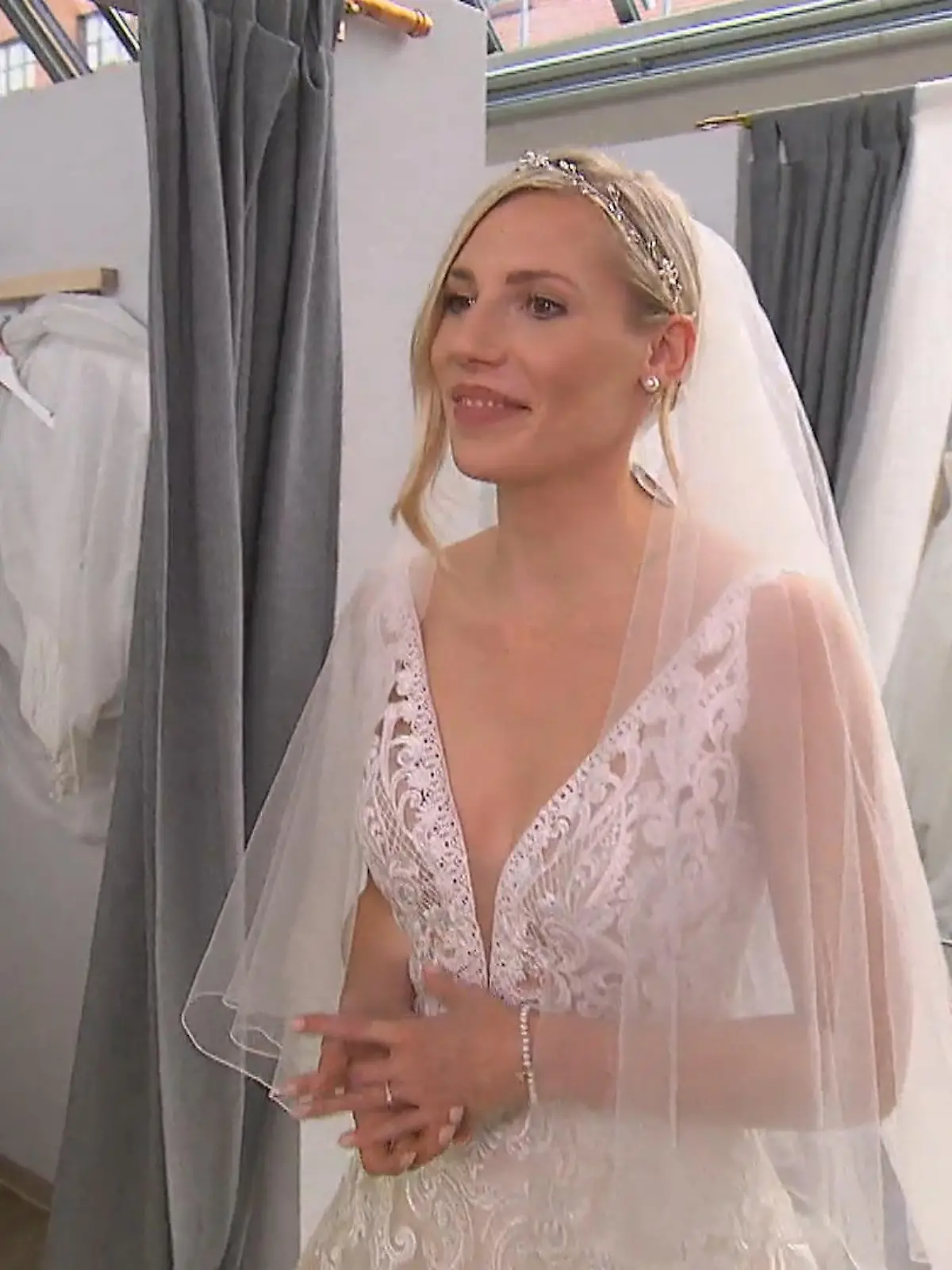 Bild zu: "Linda gibt ihr 10-Punkte-Kleid auf"