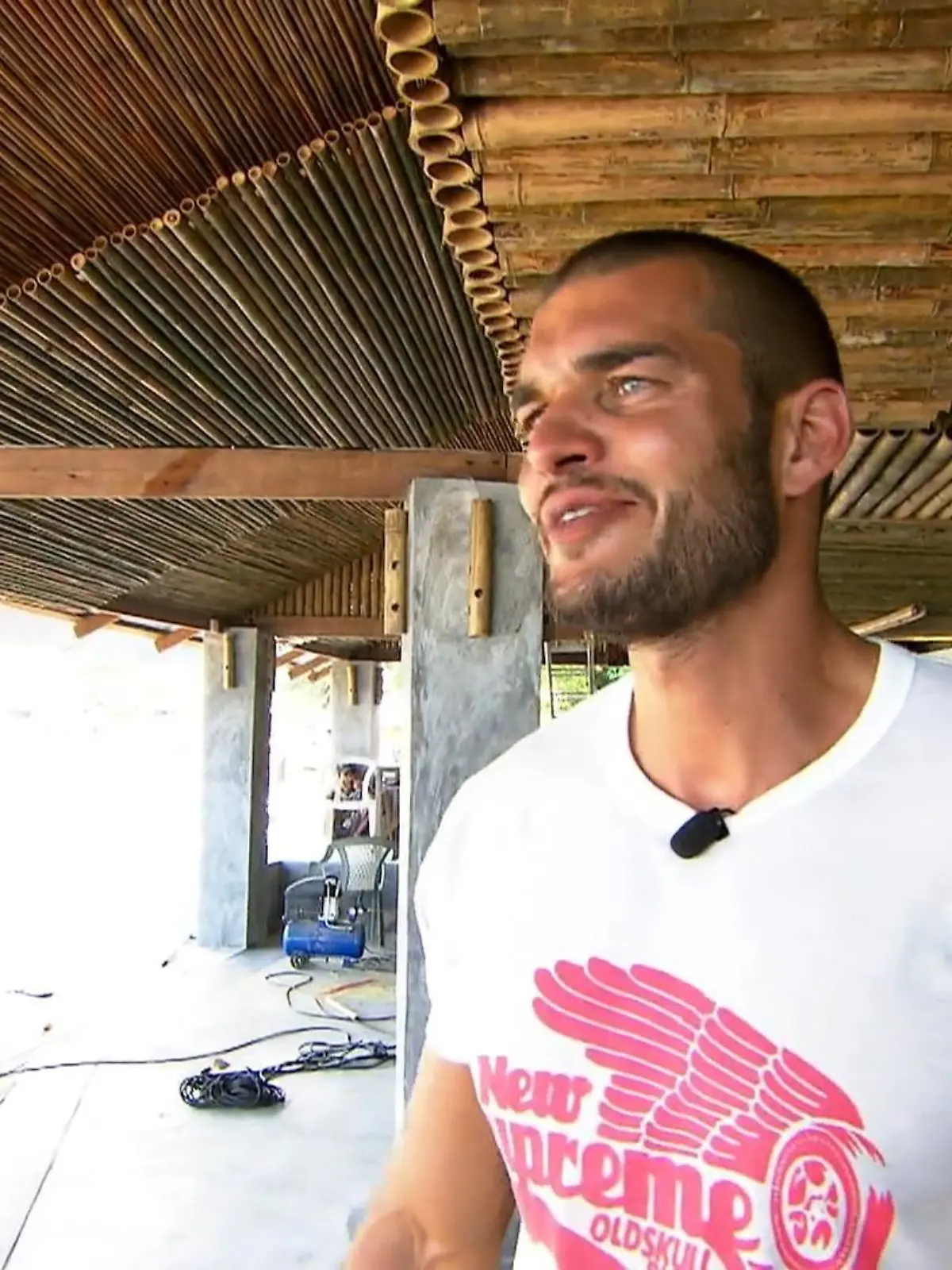 Bild zu: "Eröffnung der Strandbar vor dem Chaos"