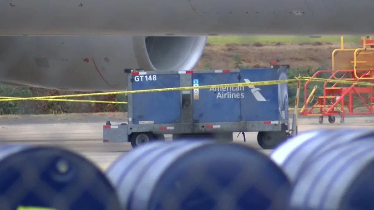 Ein Flugzeug der American Airlines landet am Sonntag (28. September) am Charlotte Douglas International Airport in Charlotte (North Carolina). Bei Wartungsarbeiten dann der Schock: Mitarbeiter finden in der aus Europa eingeflogenen Maschine einen toten blinden Passagieren.