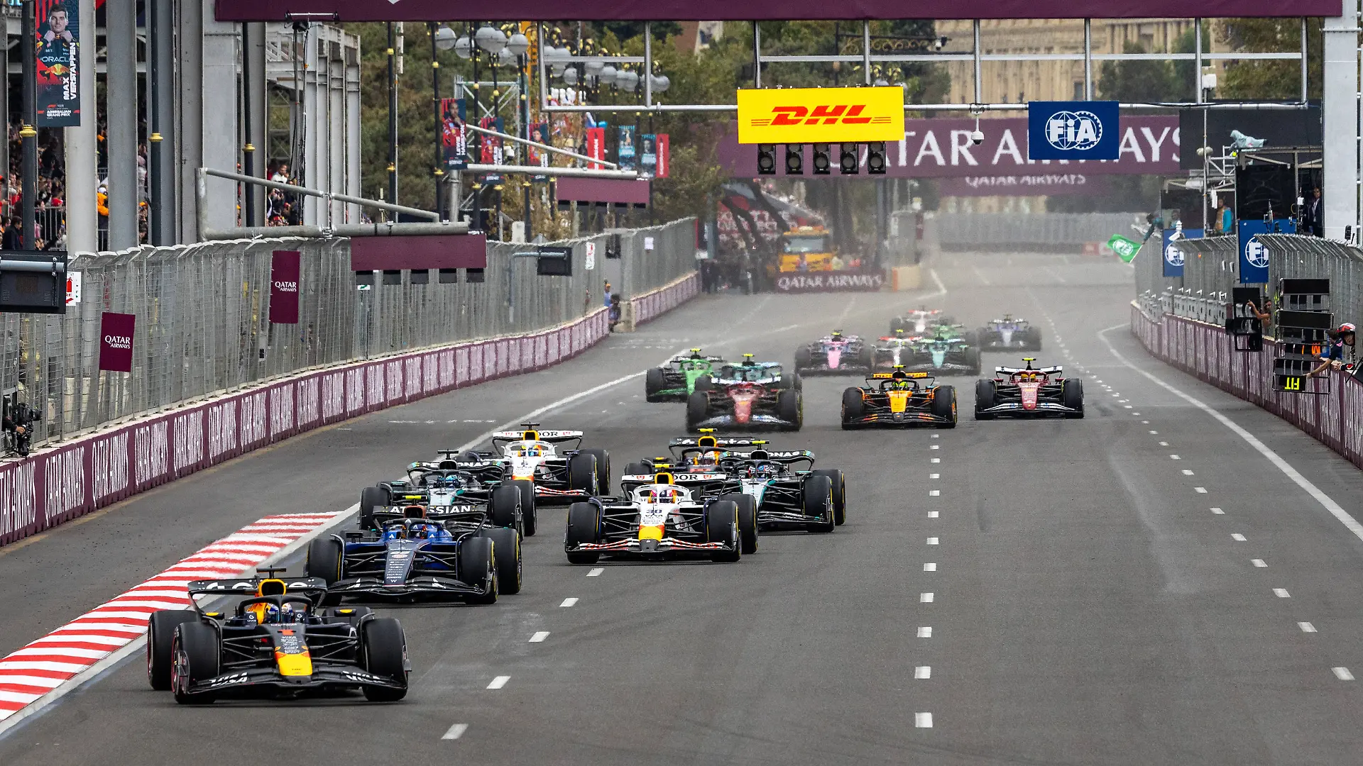 Fährt Max Verstappen wieder vorneweg? Alle Infos zu TV-Übertragung und Live-Stream des Singapur-GPs 2025 gibt’s hier.