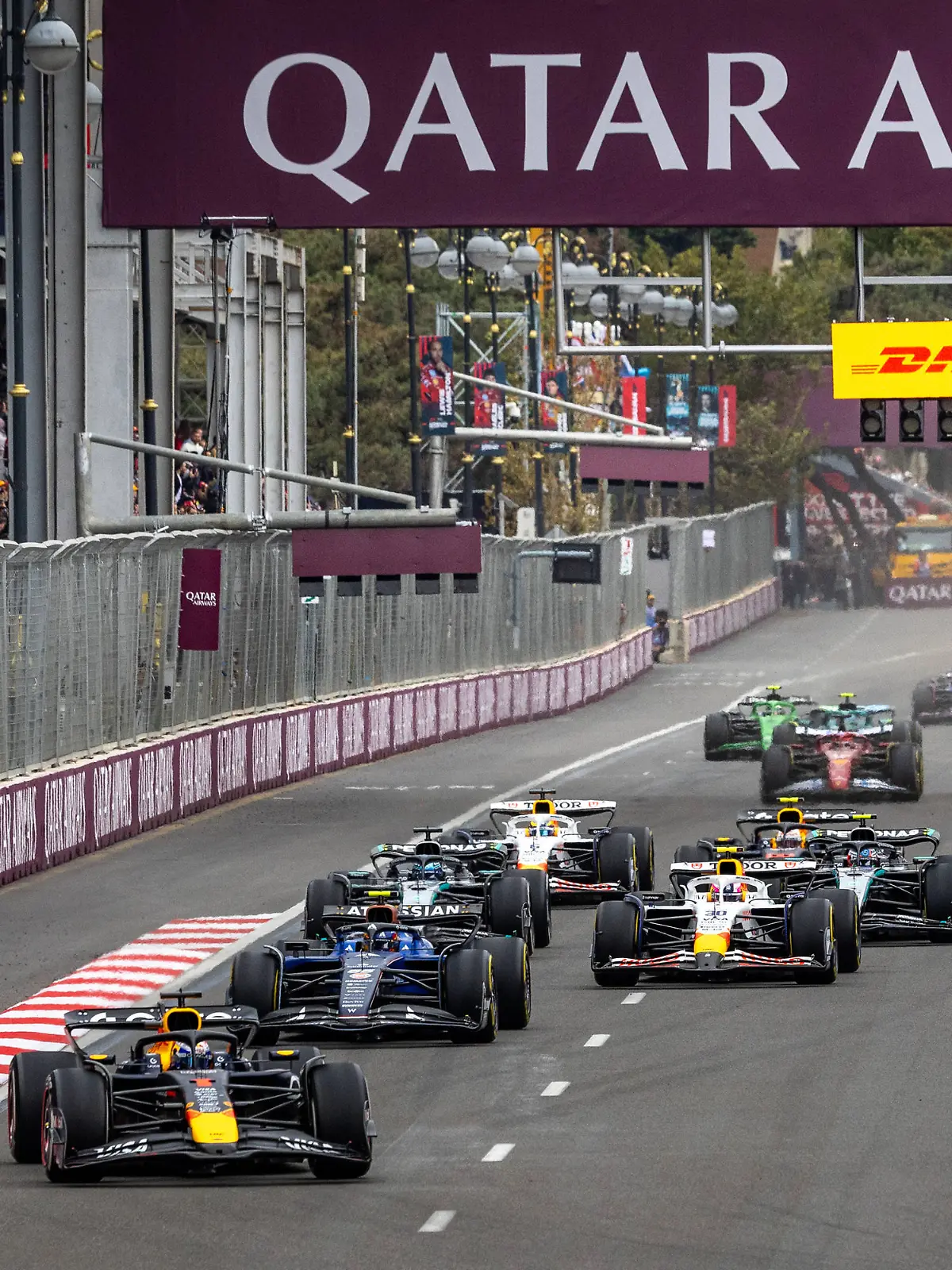 Fährt Max Verstappen wieder vorneweg? Alle Infos zu TV-Übertragung und Live-Stream des Singapur-GPs 2025 gibt’s hier.
