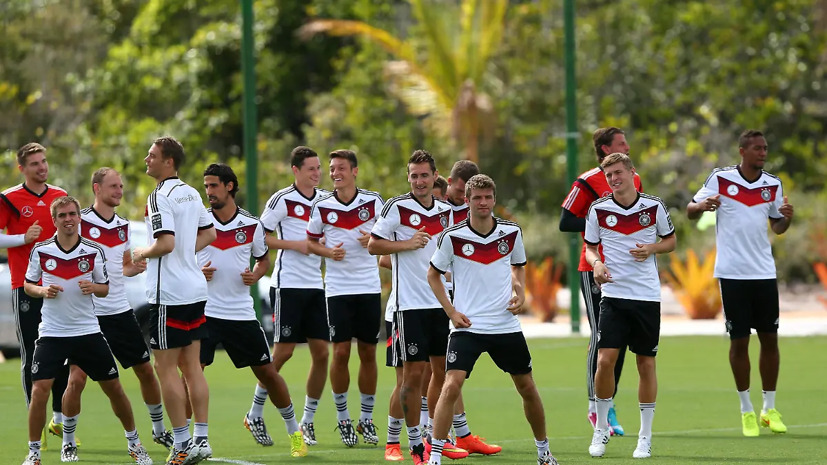 SANTO ANDRE, BRAZIL - JULY 05:  Team members of Germny runs during the German national team training at Campo Bahia on July 5, 2014 in Santo Andre, Brazil.  (Photo by Martin Rose/Getty Images)