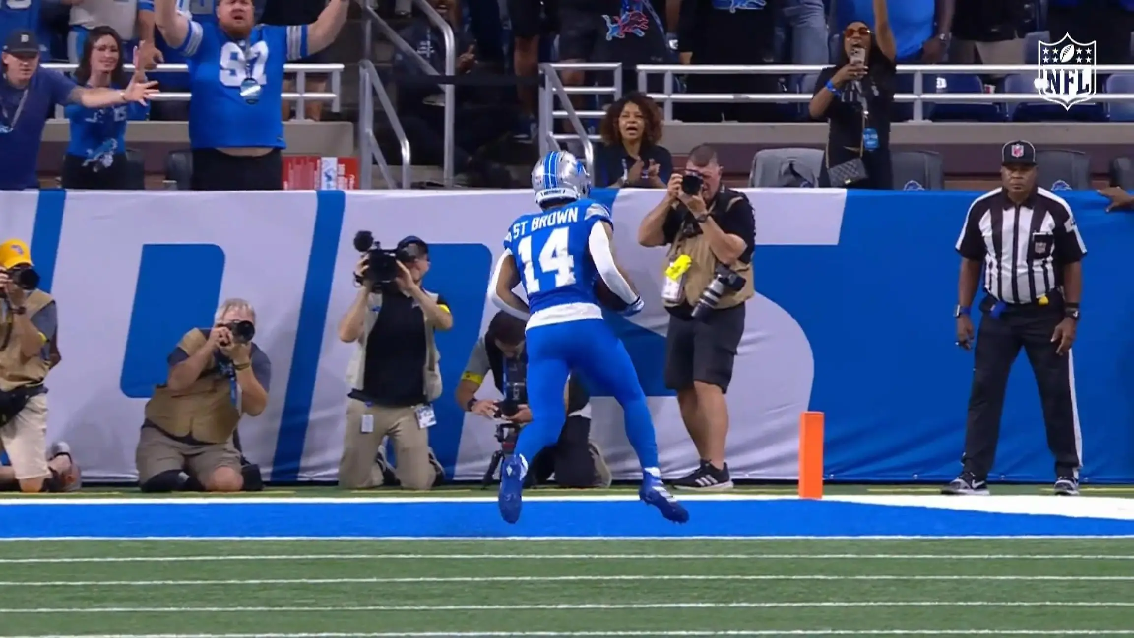 Deutscher St. Brown überragend! Lions bleiben auf Erfolgskurs Doppel-Touchdown zum Sieg