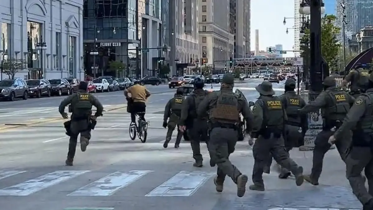 Pöbel-Attacke gegen Polizisten! Mehrere Trump-Cops jagen EINEN Fahrradfahrer Sie bekommen ihn nicht zu fassen