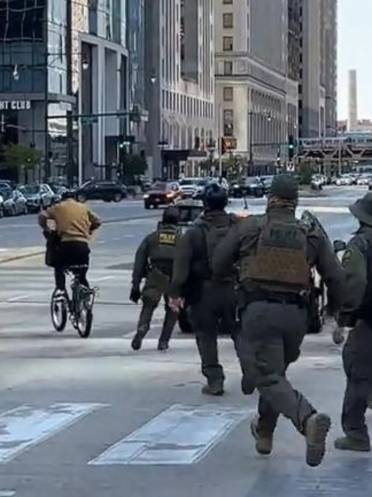 Mit dem Fahrrad entkommen! Verdächtiger flieht vor Grenzpolizei