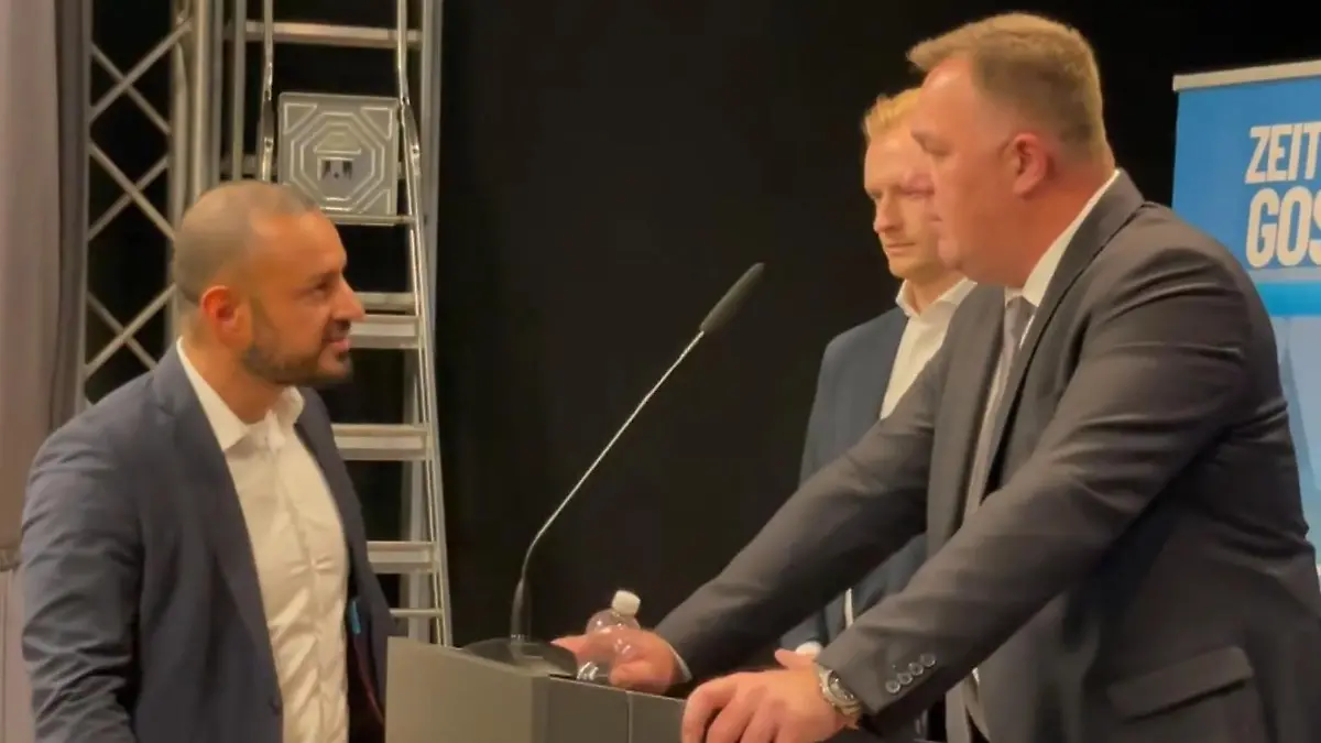 „Halt du die Fresse!" AfD-Politiker gehen aufeinander los – während Live-Übertragung Bürgerdialog in Goslar eskaliert