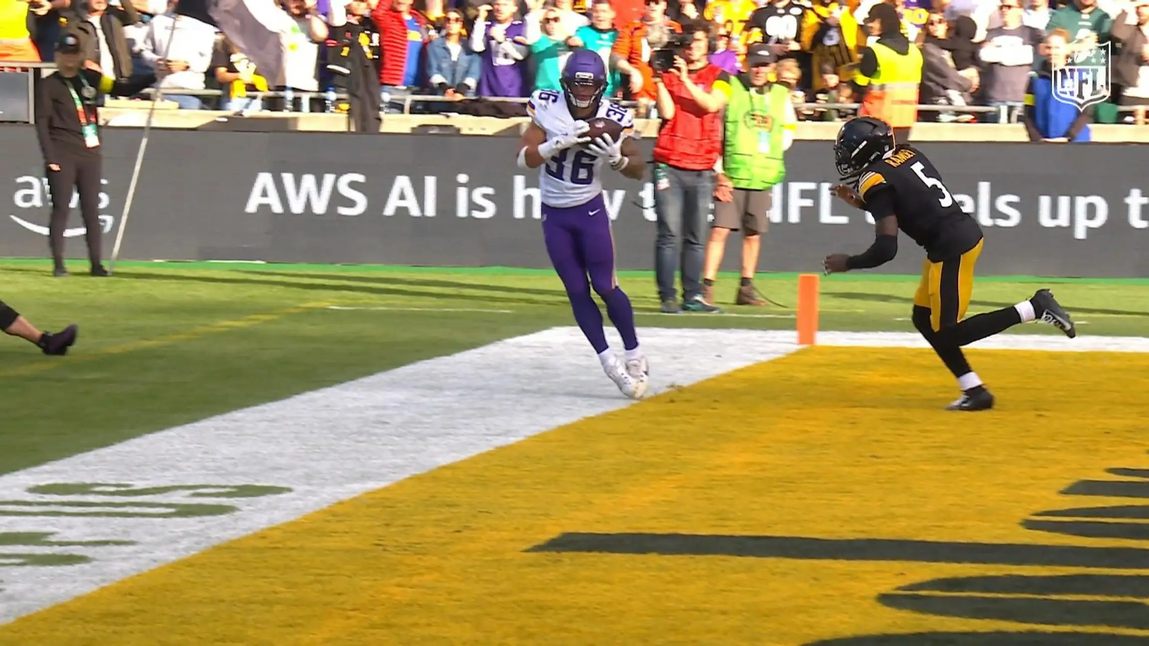 Football-Spektakel in Dublin – Steelers bezwingen Vikings! Ex-DFB-Kicker im Stadion