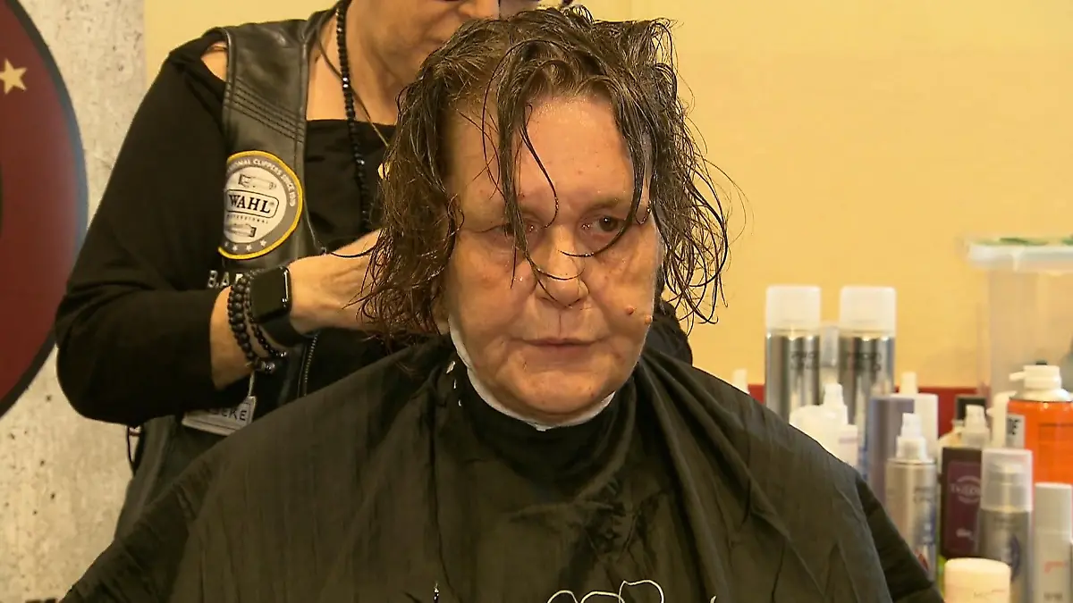 Die Barber Angels bringen Bedürftigen neuen Look und neues Selbstvertrauen Kostenlose Haar- und Bartpflege