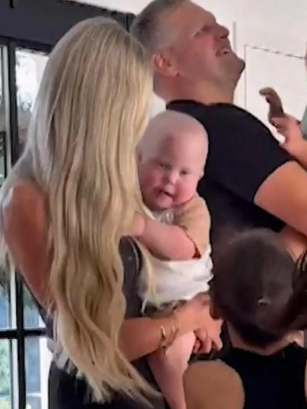 Bild zu: "Luca (1) kehrt früher von Chemo-Behandlung heim – und verblüfft seine Familie"
