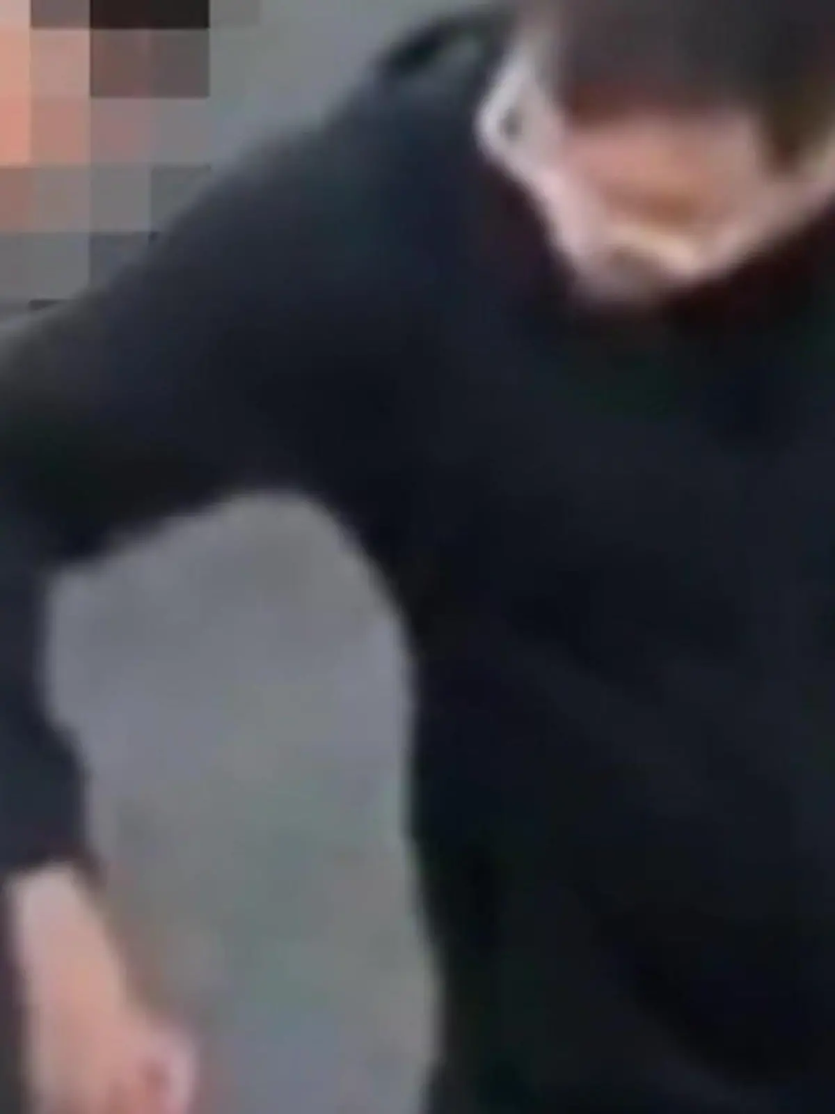Bild zu: "Polizei erwischt Drogendealer in Aktion – dann macht er den Beamten unmoralisches Angebot"