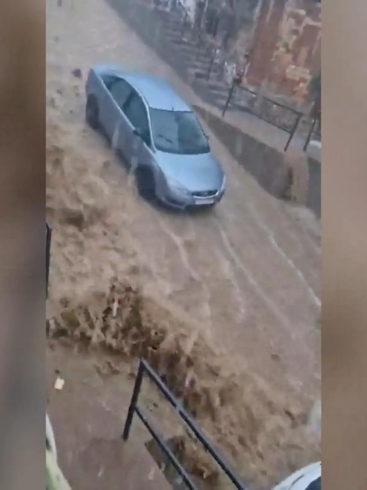 Bild zu: "Ein Jahr nach Flutkatastrophe! Unwetter treffen Spanien erneut"