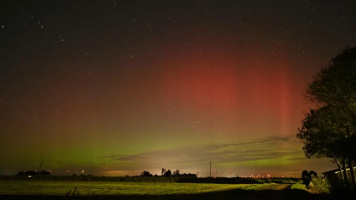 Wunderschönes Himmelsspektakel! Polarlichter über Norddeutschland Faszinierendes Naturschauspiel