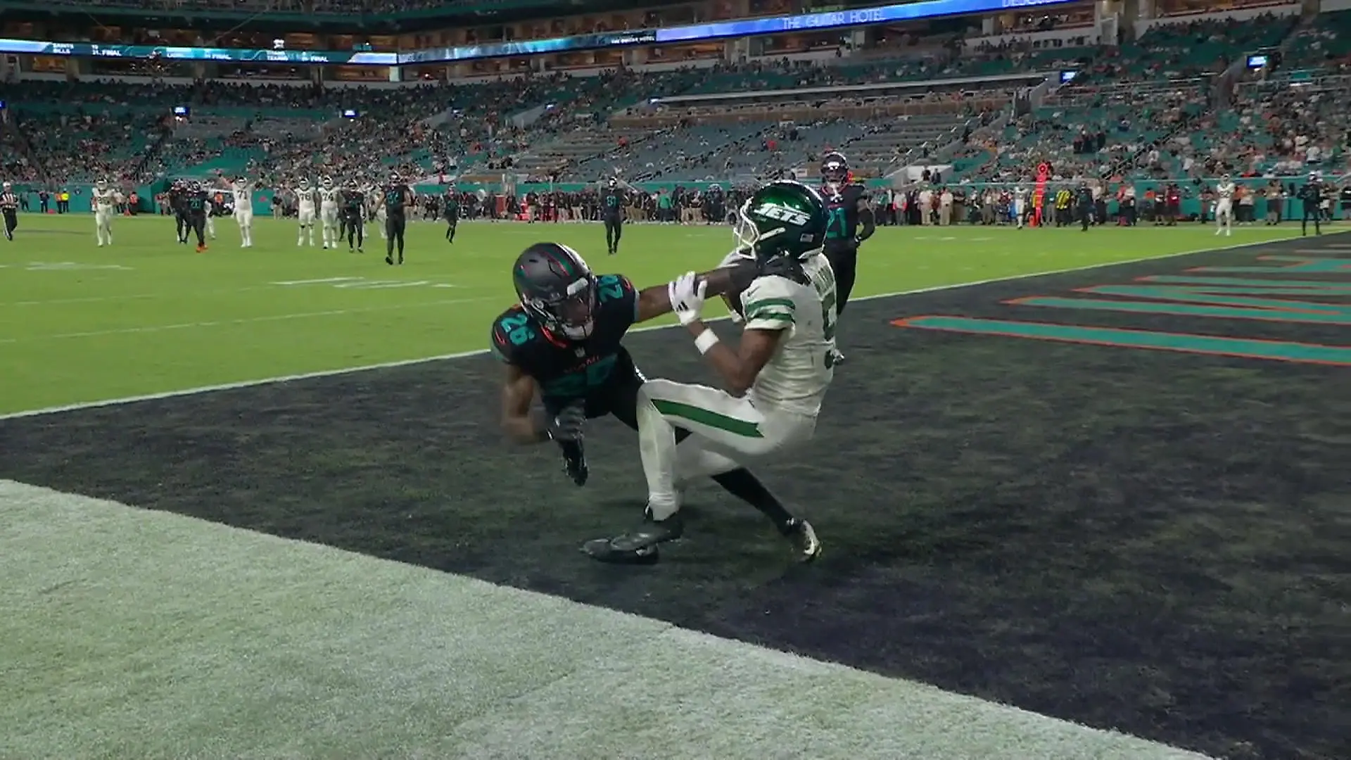 Dolphins holen ersten Saisonsieg – Mega-Star verletzt sich in Miami Die Highlights im Video!