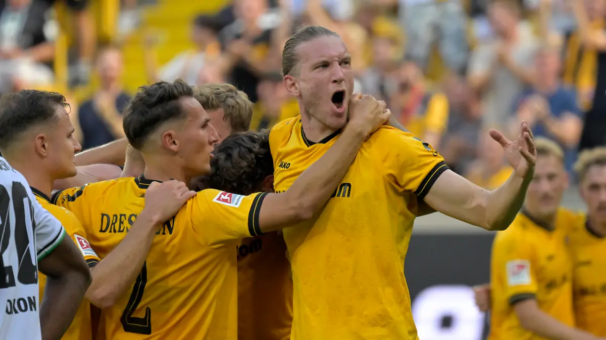 Gibt’s in Dresden wieder was zu jubeln? Das Topspiel der 2. Bundesliga Dynamo Dresden gegen Karlsruher SC seht ihr bei NITRO im TV und auf RTL+ im Stream