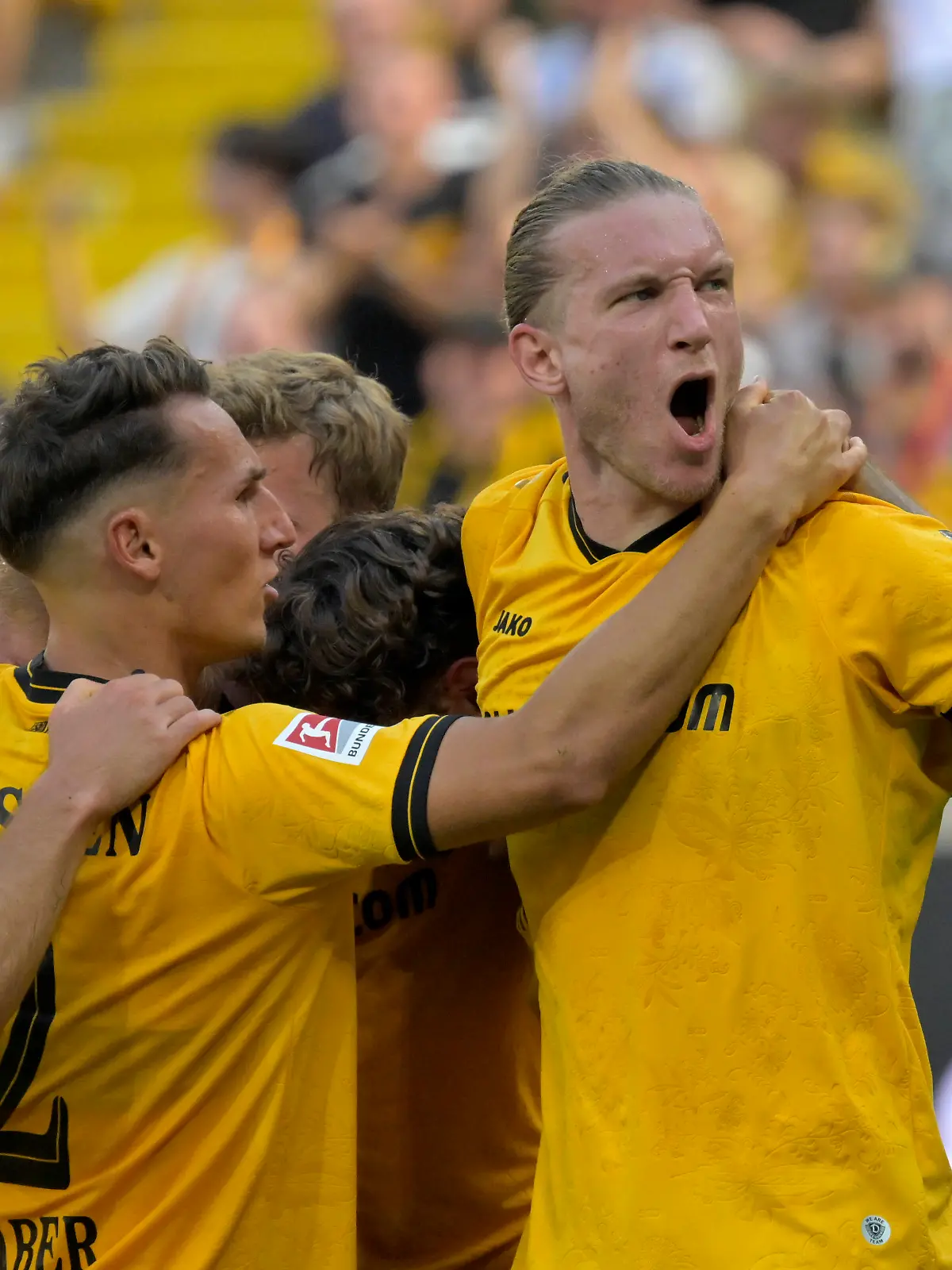 Gibt’s in Dresden wieder was zu jubeln? Das Topspiel der 2. Bundesliga Dynamo Dresden gegen Karlsruher SC seht ihr bei NITRO im TV und auf RTL+ im Stream