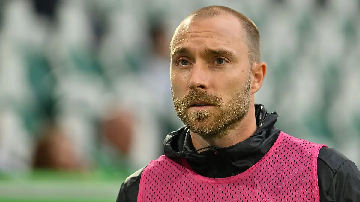 Bild zu: "Dänen-Star Christian Eriksen bricht erneut auf Spielfeld zusammen"