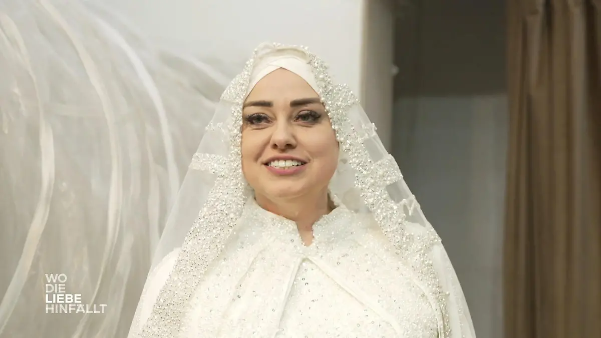 Mareen und Eslam machen sich auf die Suche nach dem Hochzeitskleid Schritte in die Zukunft