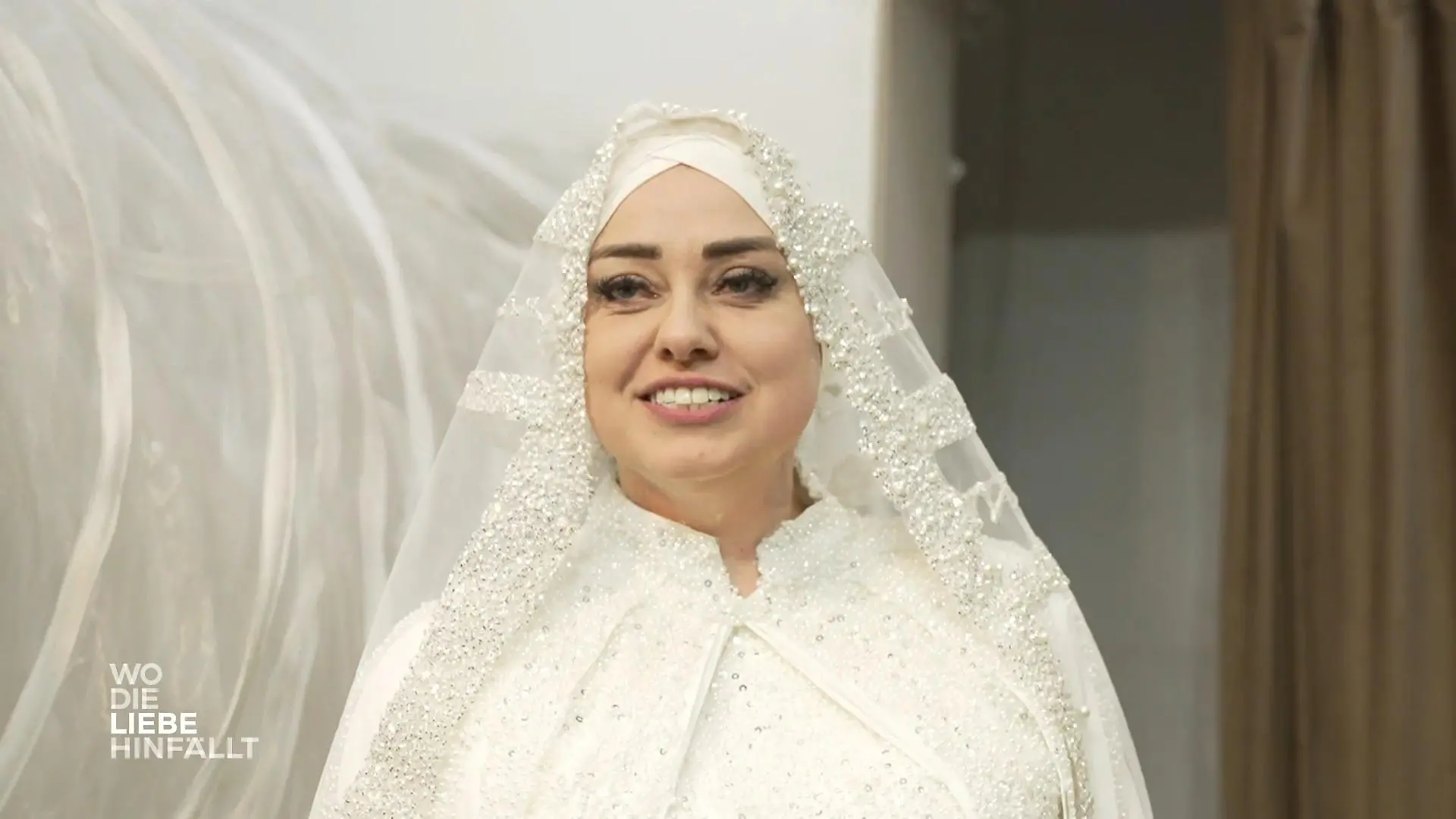 Mareen und Eslam machen sich auf die Suche nach dem Hochzeitskleid Schritte in die Zukunft