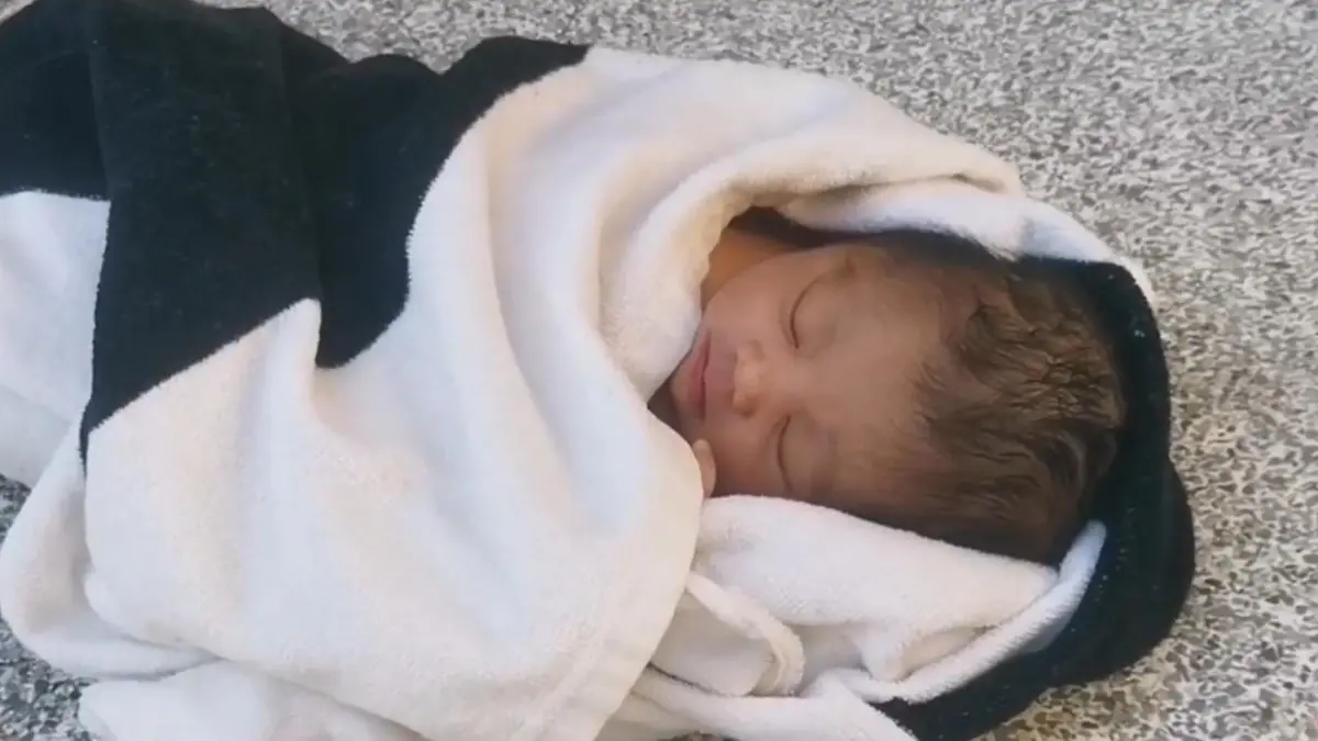 Erst einen Tag alt! Neugeborenes einfach am Straßenrand ausgesetzt Schockierender Baby-Fund in Thailand