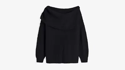 Flauschiger asymmetrischer Strickpullover
