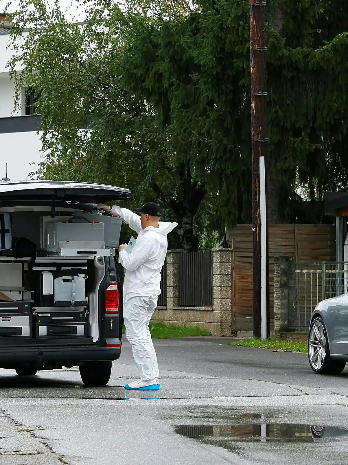 Totes Neugeborenes auf Carport gefunden