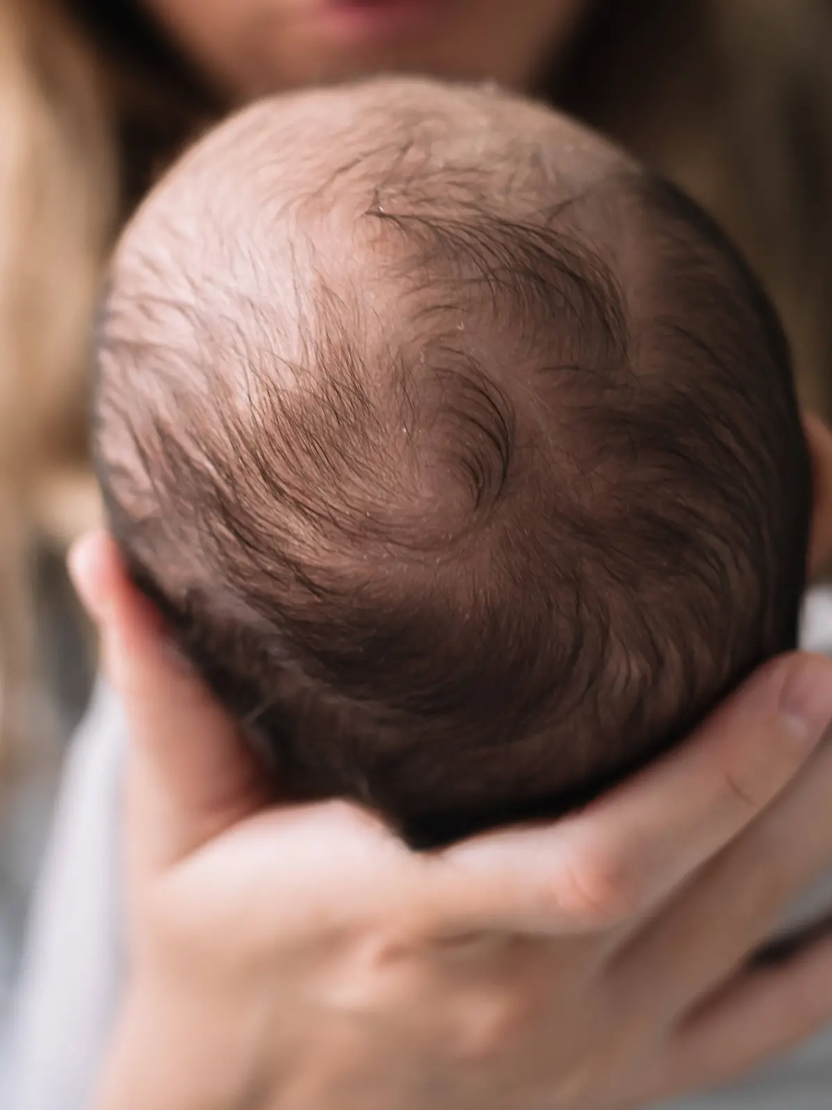 Bild zu: "Weil Hebamme in Panik flüchtet! Vater muss Baby zur Welt bringen"