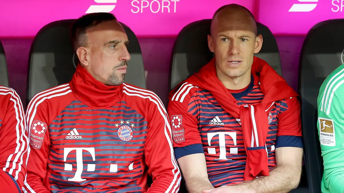 Franck Ribery (FC Bayern Muenchen 7) Arjen Robben (FC Bayern Muenchen 10) auf der Bank, FC Bayern Muenchen vs. Borussia Moenchengladbach, 1.Bundesliga, Fussball, 14.04.2018, Muenchen *** Franck Ribery FC Bayern Muenchen 7 Arjen Robben Bayern Munich 10 on the bench Bayern Munich vs Borussia Moenchengladbach 1 Bundesliga Soccer 14 04 2018 Muenchen Copyright: xLanger/Eibner-Pressefotox EP_HLR  