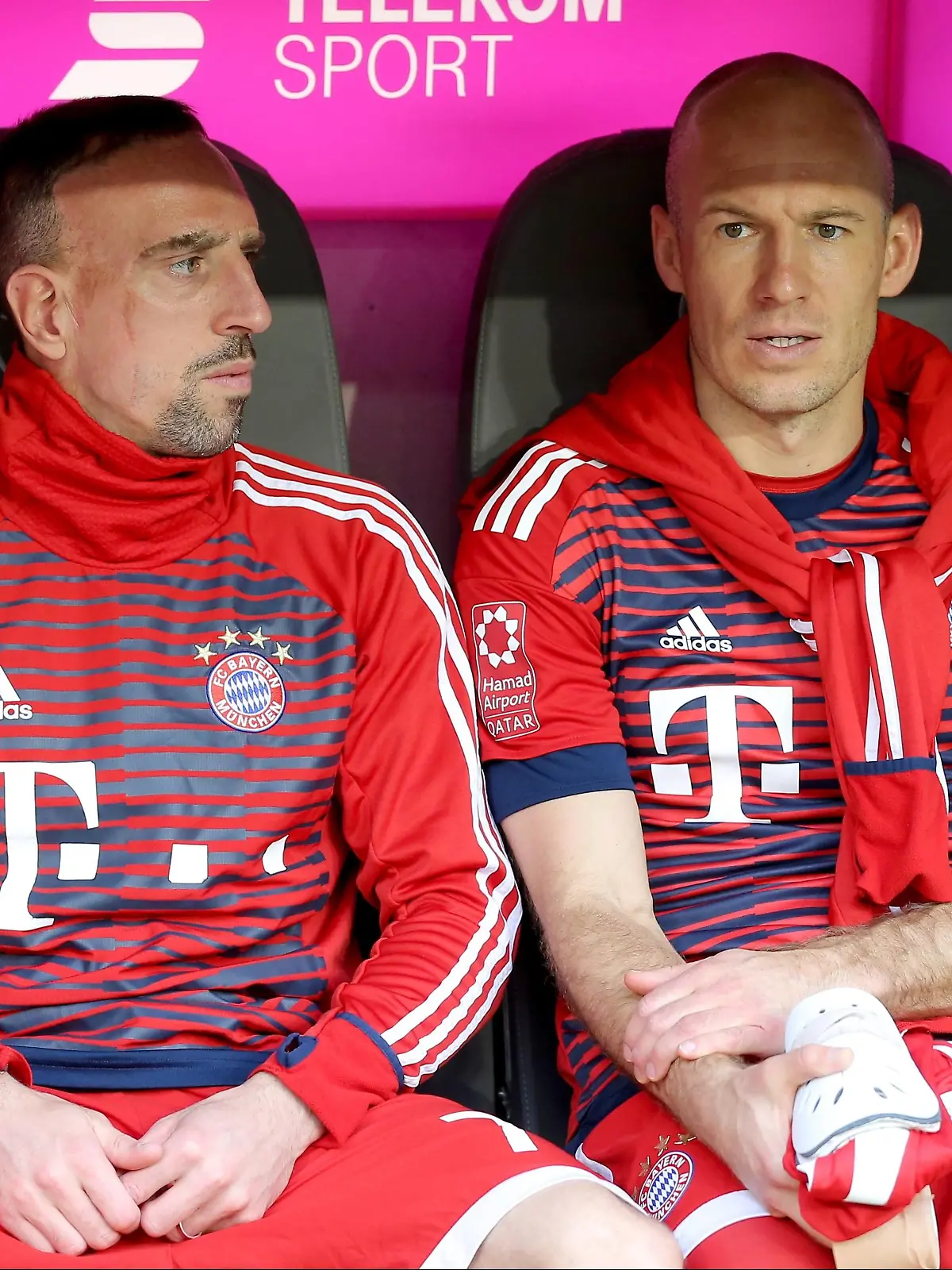 Franck Ribery (FC Bayern Muenchen 7) Arjen Robben (FC Bayern Muenchen 10) auf der Bank, FC Bayern Muenchen vs. Borussia Moenchengladbach, 1.Bundesliga, Fussball, 14.04.2018, Muenchen *** Franck Ribery FC Bayern Muenchen 7 Arjen Robben Bayern Munich 10 on the bench Bayern Munich vs Borussia Moenchengladbach 1 Bundesliga Soccer 14 04 2018 Muenchen Copyright: xLanger/Eibner-Pressefotox EP_HLR  