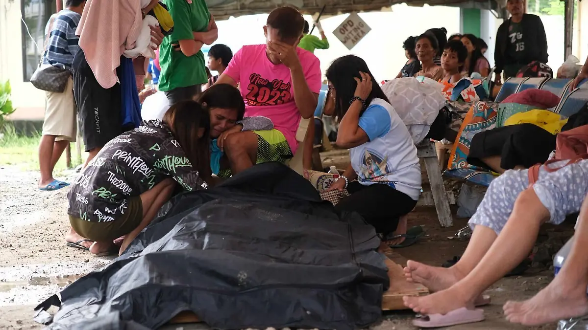 Starkes Erdbeben vor den Philippinen
